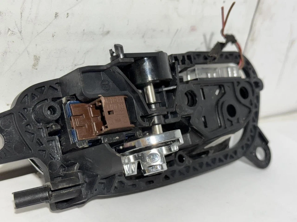 2012-2016 Bentley Mulsanne Passenger Side, Front Interior Door Handle - Image 4 of 4