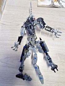 LEGO Bionicle Lhikan Kikanalo 8811 Metru Nui Toa of Fire with Box Instructions