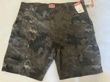 Men  s Wrangler 5 Star Relaxed Cargo Shorts Dark Grey Camo Size 40
