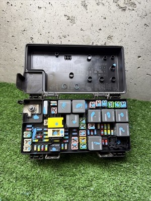 09-14 Volkswagen Routan Engine Fuse Box TIPM Totally Integrated Power Module OEM