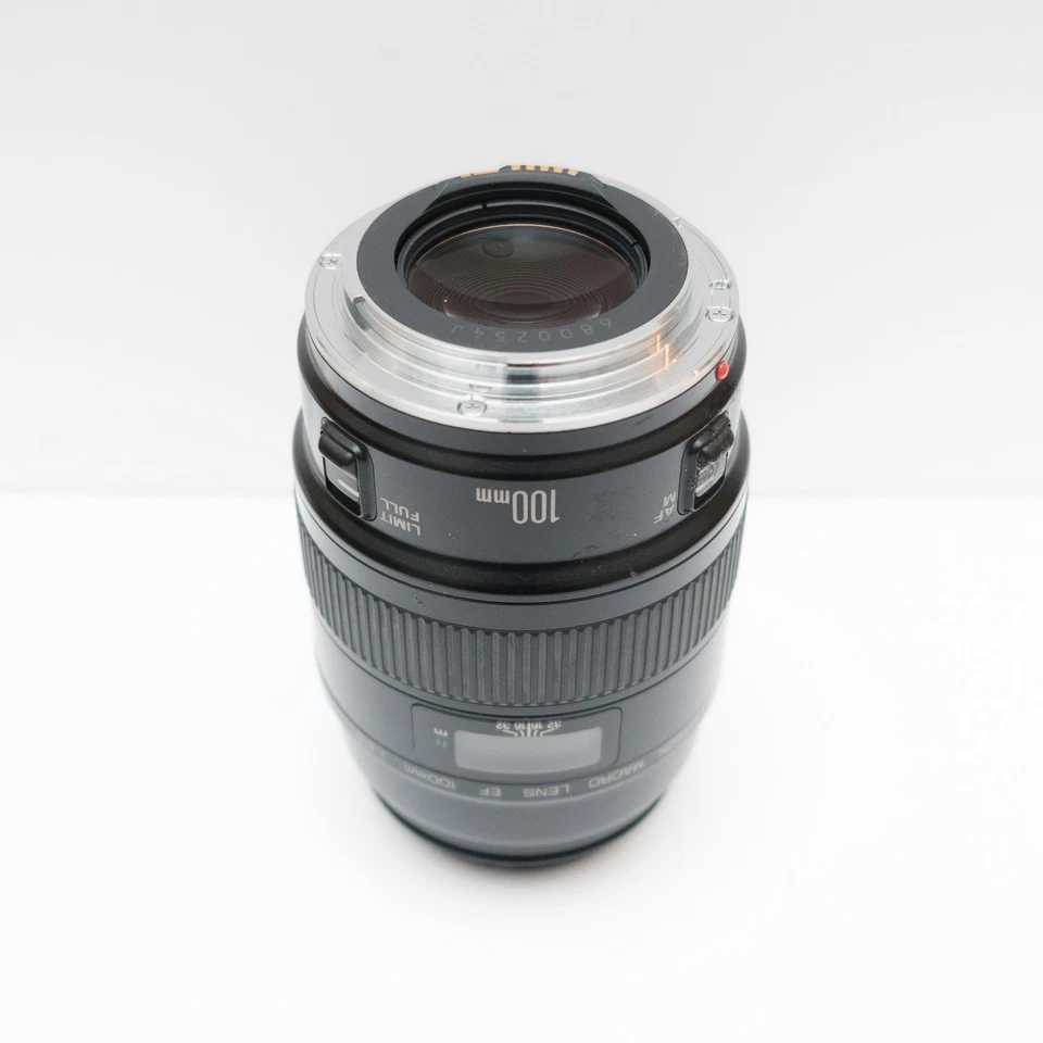 Canon EF 100mm F2.8 Macro USM AF Prime Lens with Lens Caps and Case - Image 4 of 4