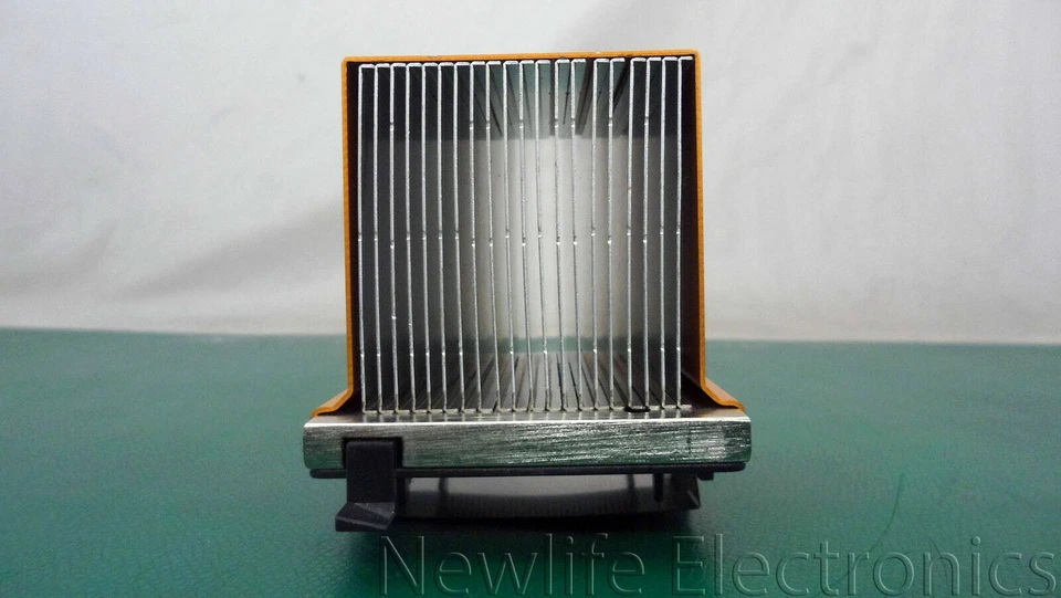 HP 307103-001 Intel Xeon 2.8GHz 400MHz 512KB CPU w/ Heatsink - Image 4 of 4