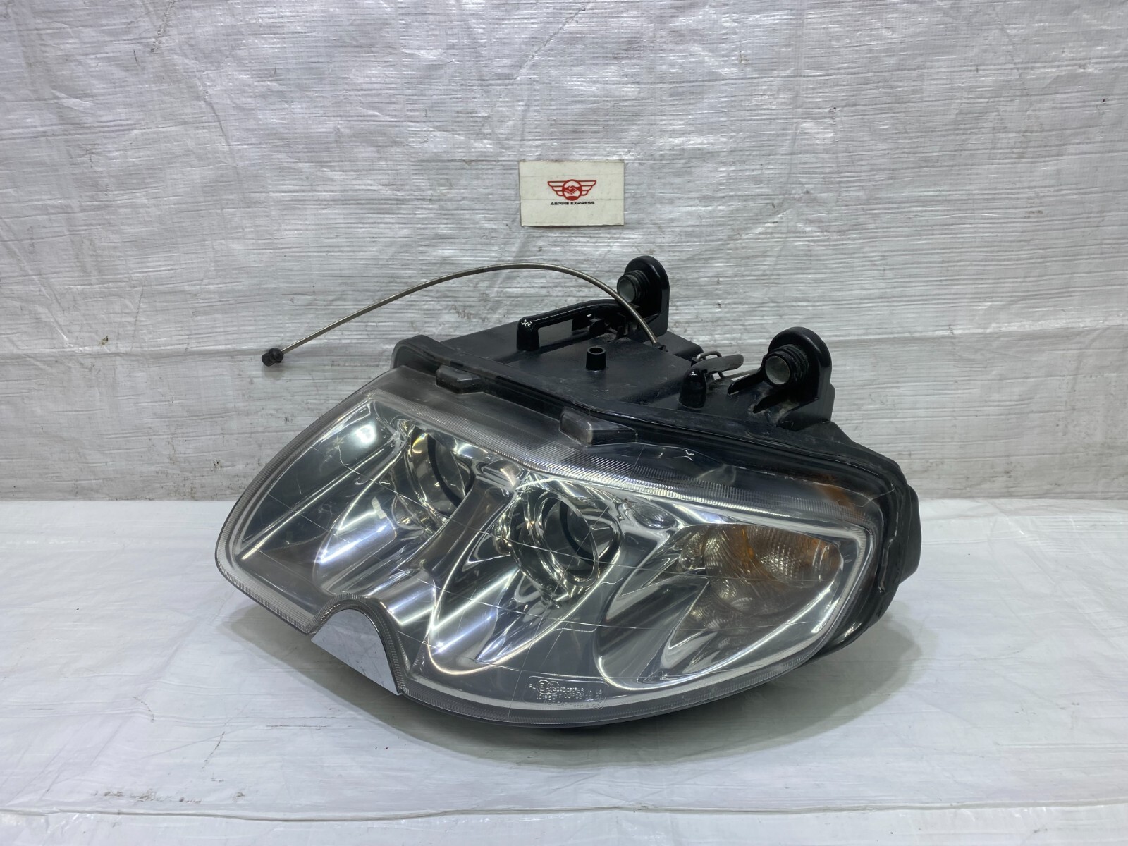 2005-2008 Maserati Quattroporte Headlight Xenon Head Lamp Left Driver Side OEM