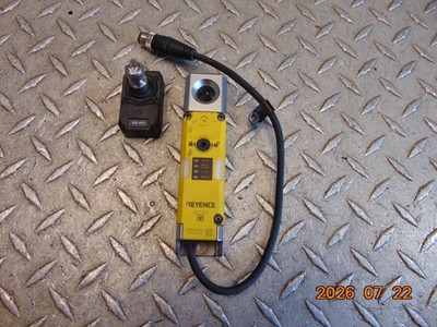 Keyence GS-71PC Safety Interlock Door Switch with GS-A21 Locking Type Actuator
