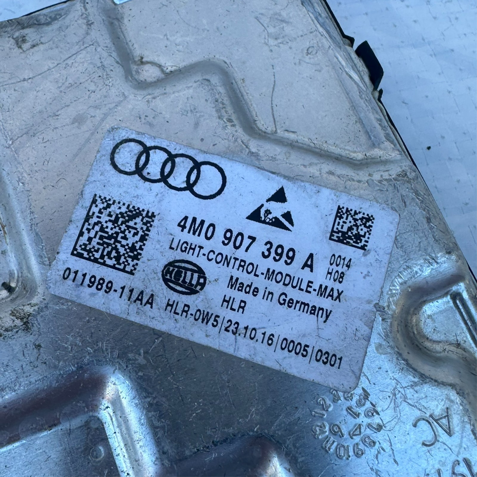 OEM Bentley Bentayga Xenon Headlight Ballast Control Module OEM 4M0 907 399 A