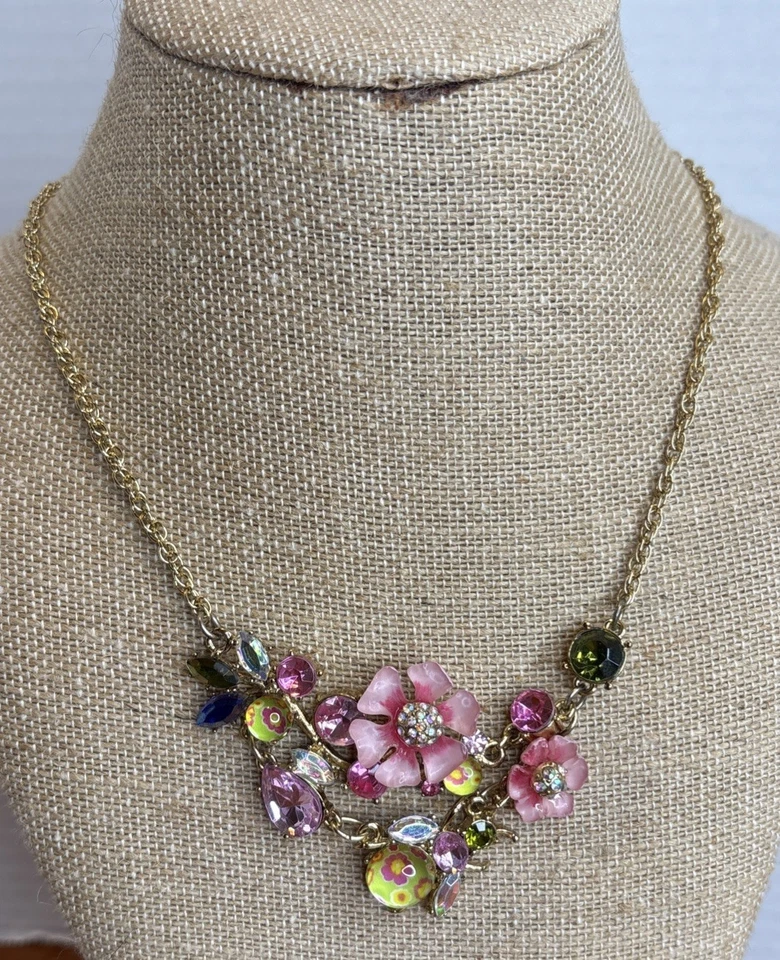 Collar Betsey Johnson Primavera Glamour Flor Insecto Lucita Rosa Mosca Cristal Foto 2 de 4