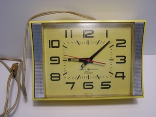 Vintage Yellow General Electric Telechron Wall Clock 2H106