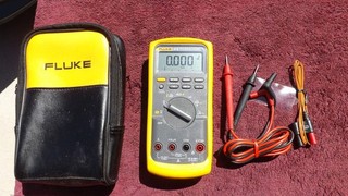 FLUKE 87V MINT! TRUE RMS INDUSTRIAL MULTIMETER! COSTS $561.99 NEW!