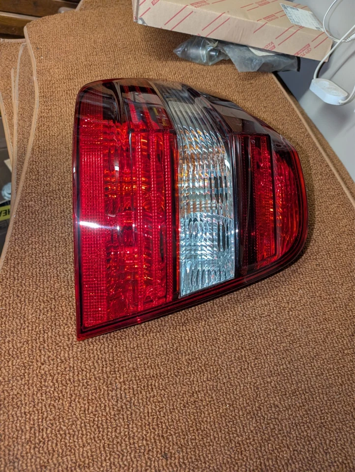 GENUINE MERCEDES 1649060700 Taillight Mercedes-Benz ML350 ML63 AMG ML550 ML450 - Image 3 of 4
