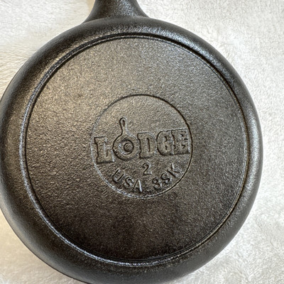 Lodge #2 Cast Iron Skillet 6.5 inch Egg-in-Pan Logo 3SK