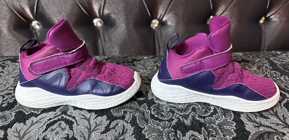 Nike Air Jordan Zapato Bebé Niña Talla 9C Formula 23 GT Púrpura Niño Pequeño Logo Correa Foto 3 de 4