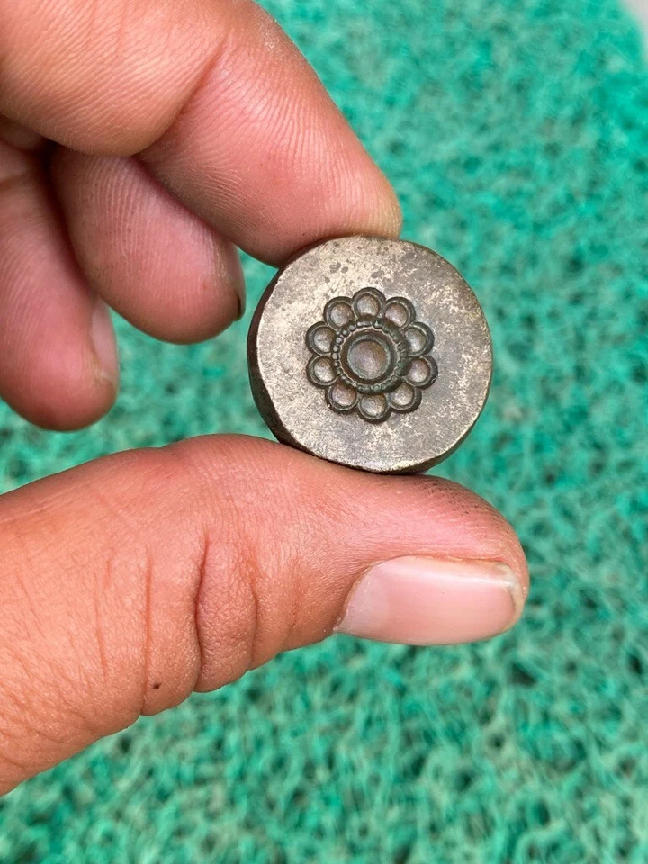 Anticuado Antiguo Bronce Tallado a Mano Fino Floral Figura Joyería Molde Troquel Foto 4 de 4