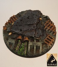 100mm ROUND RESIN BASE TERRAIN SCENERY QUARRY & SKULLS 