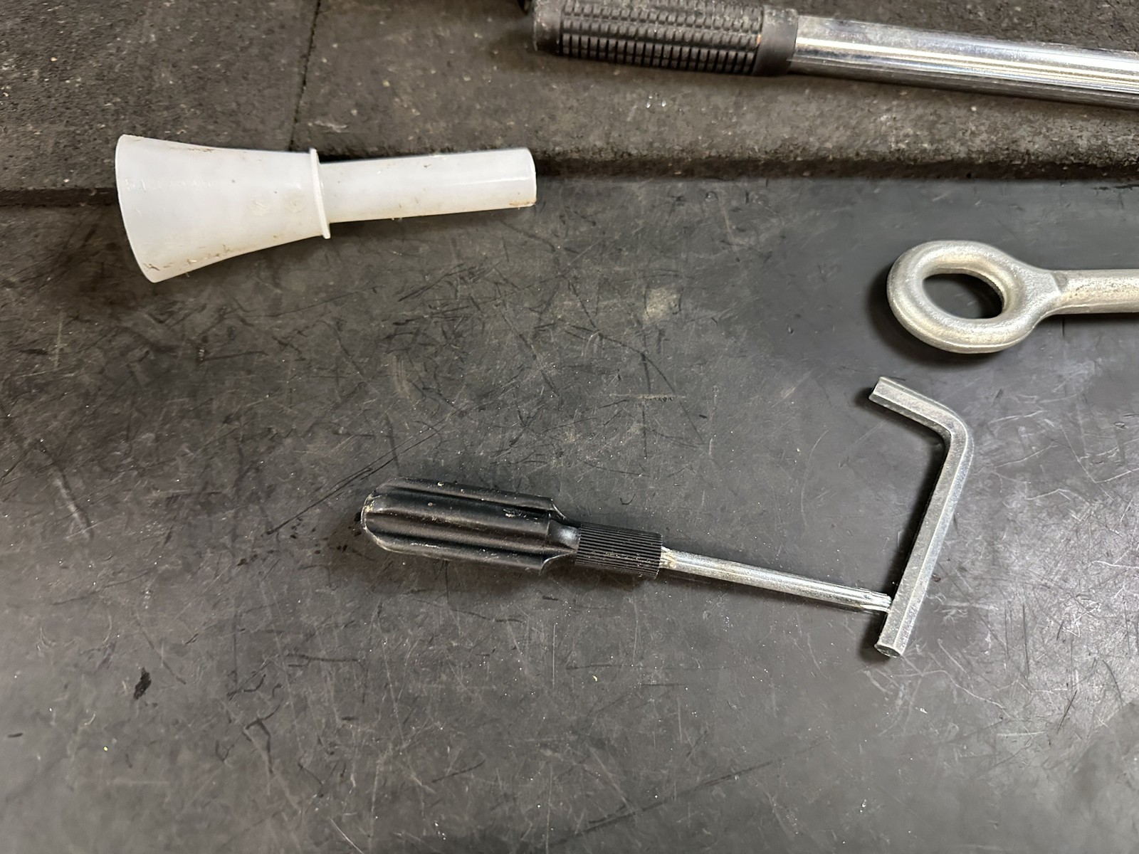 2018 MASERATI GHIBLI EMERGENCY JACK TOOL KIT