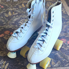Chicago Skates 800 White Indoor Quad Roller Skates w/ Laces Yellow Wheels