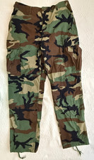 US Military Issue Woodland Camo Cargo Pants Men's Size M-Reg 31-35" x 29.5-32.5"