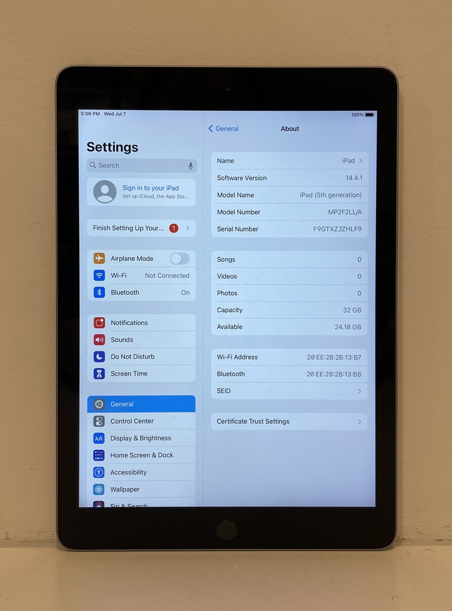 iPad - 【B】iPad 5/32GB/355803086082417 Apple iPad 5th Gen 2017 Renewed Tablet 9.7