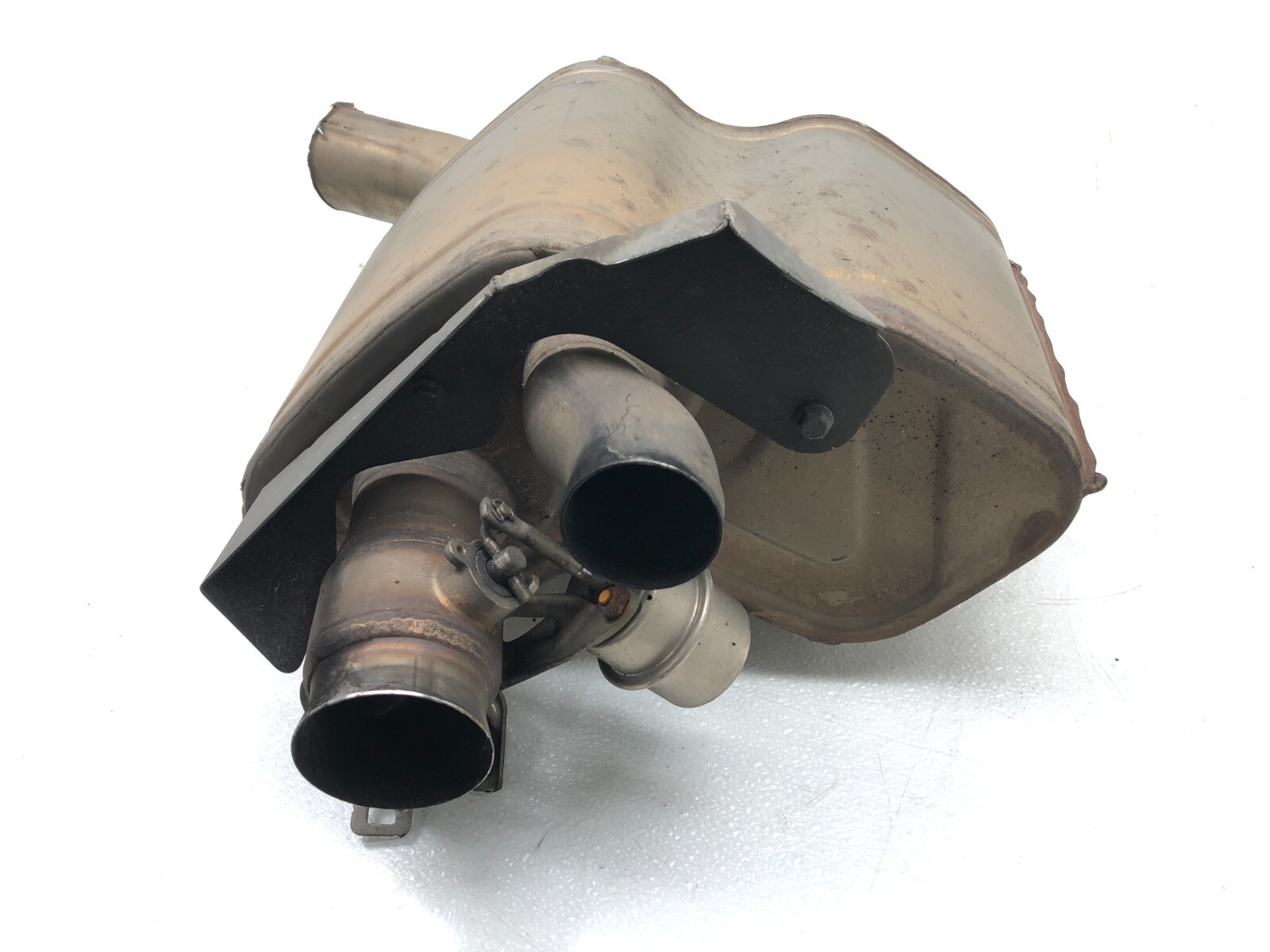 2017-2022 MASERATI LEVANTE 3.0L LEFT DRIVER REAR EXHAUST MUFFLER OEM.