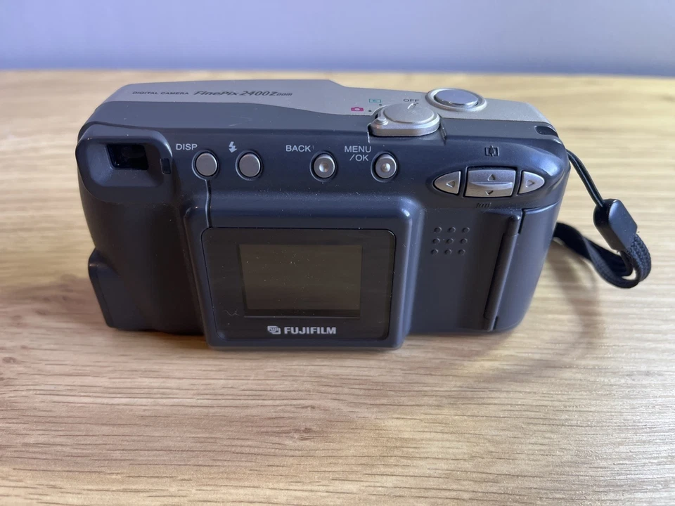 Fujifilm FinePix 1400 Zoom Digital Camera 1.3MP Tested With 32MB Card & Manual, photo 1 of 5