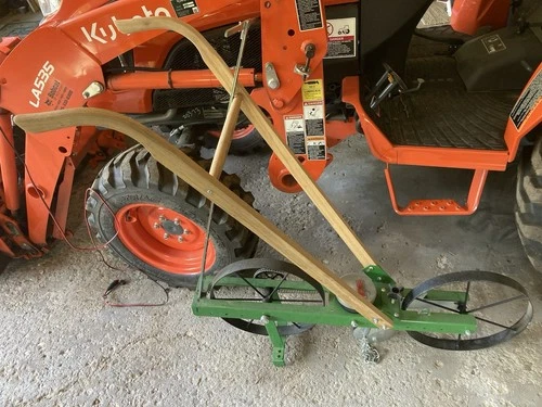 Hoss Manual Garden Seeder With Extra Attachments
