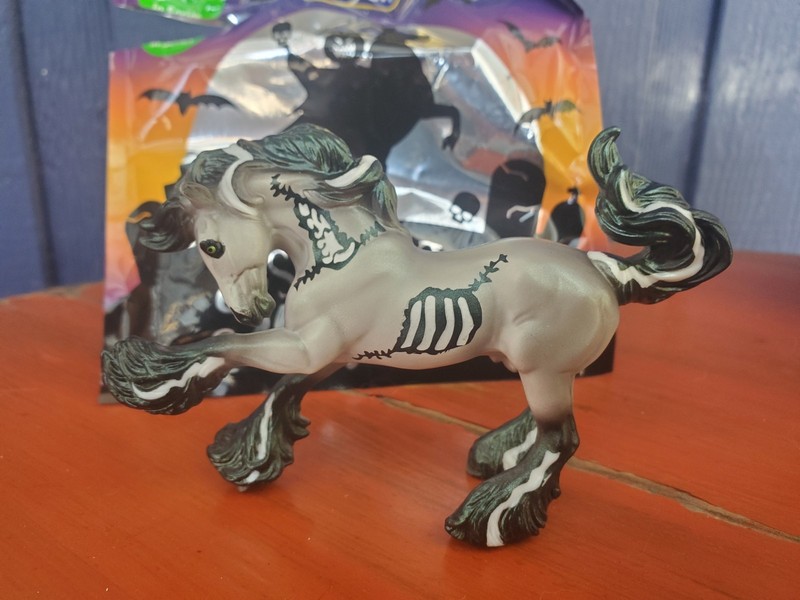 Breyer THRILLER Mini 2025 Stablemate Halloween Spooky Surprise! Series 7 New