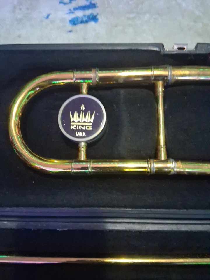Trombón King con boquilla y estuche King Foto 2 de 4