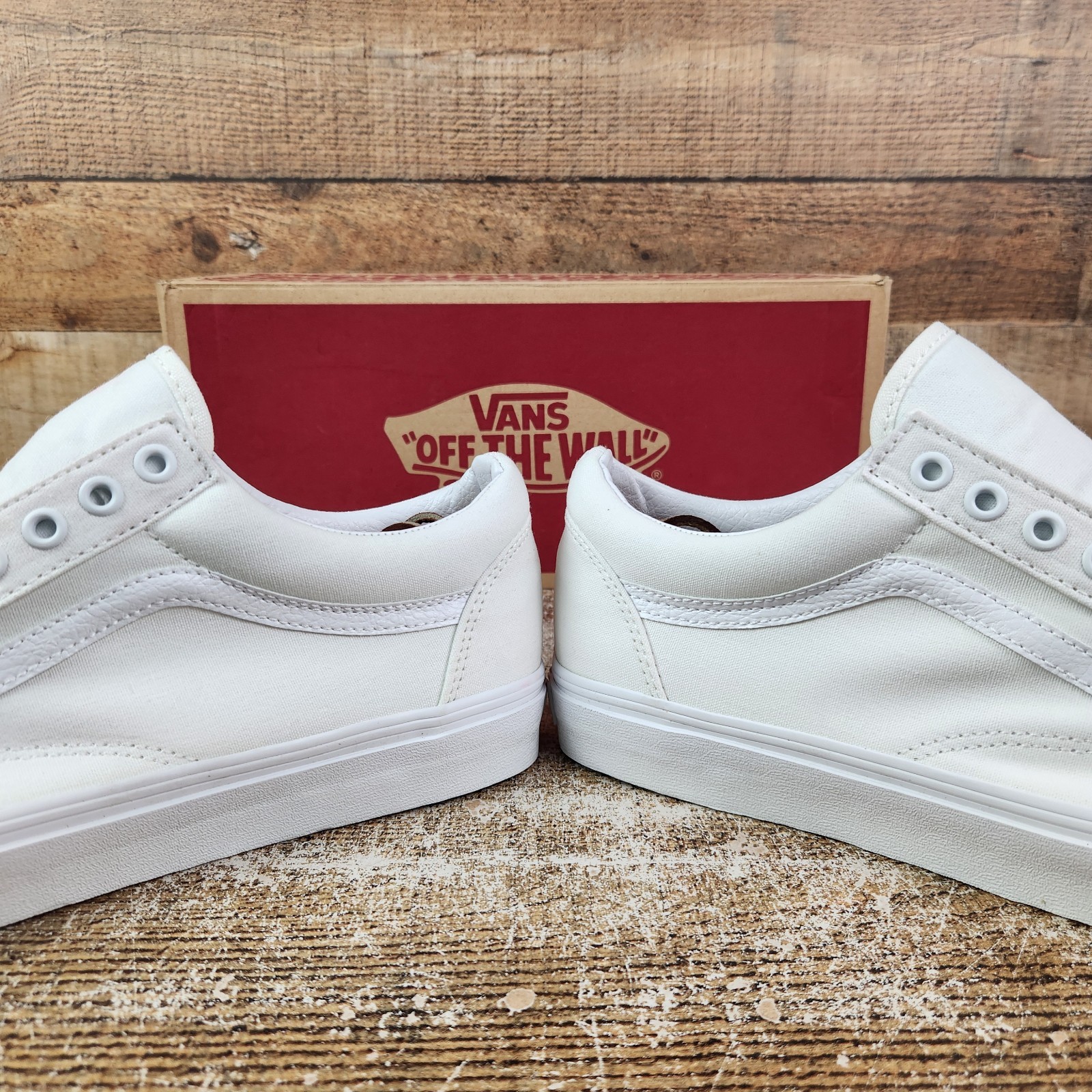 Vans Old Skool Men 9.5 Women 11 True White Canvas Low Top Lace Up Classic Shoes thumbnail 4