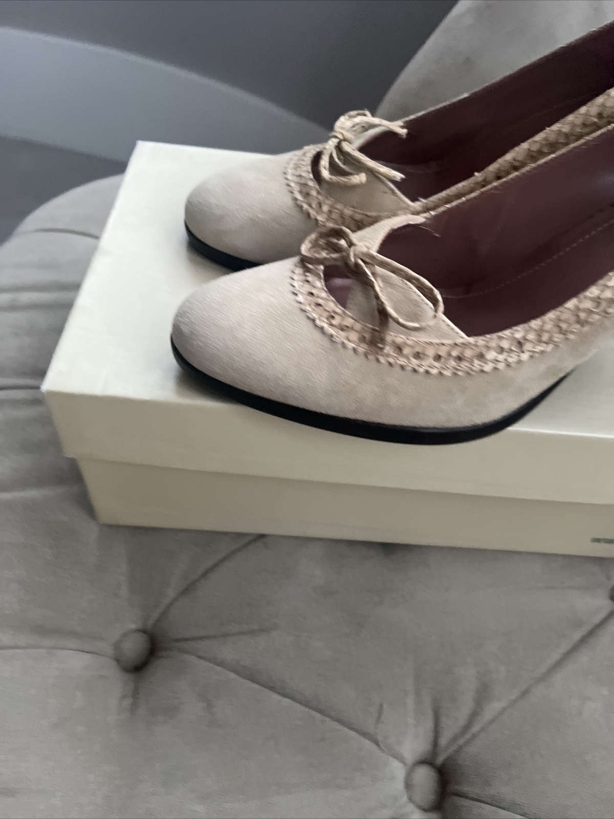 Women’s Brand New Cream Court Shoes From Unisa Size 4 Kids Suede Sandy