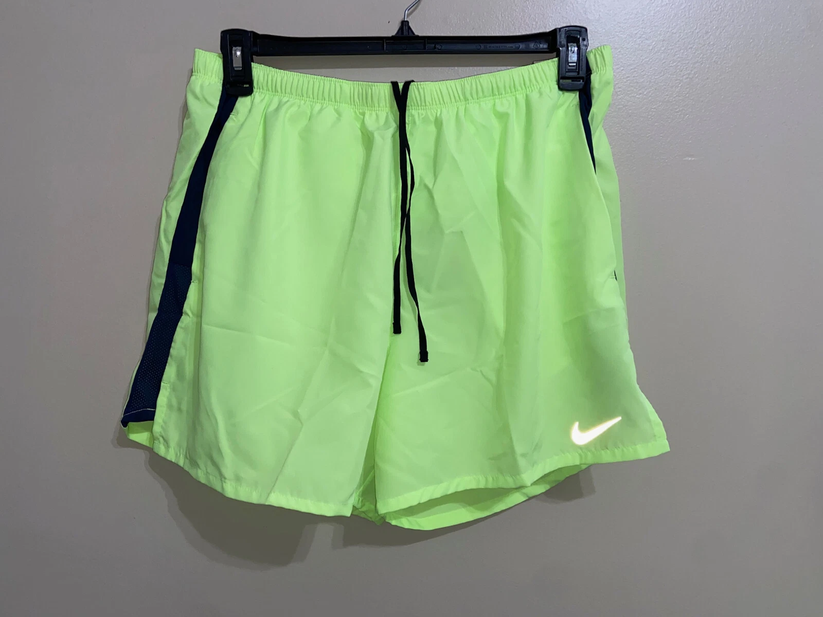 Nike Dri-FIT Challenger 5" Running Shorts Ghost Green Men’s 2XL CZ9062-358 NEW