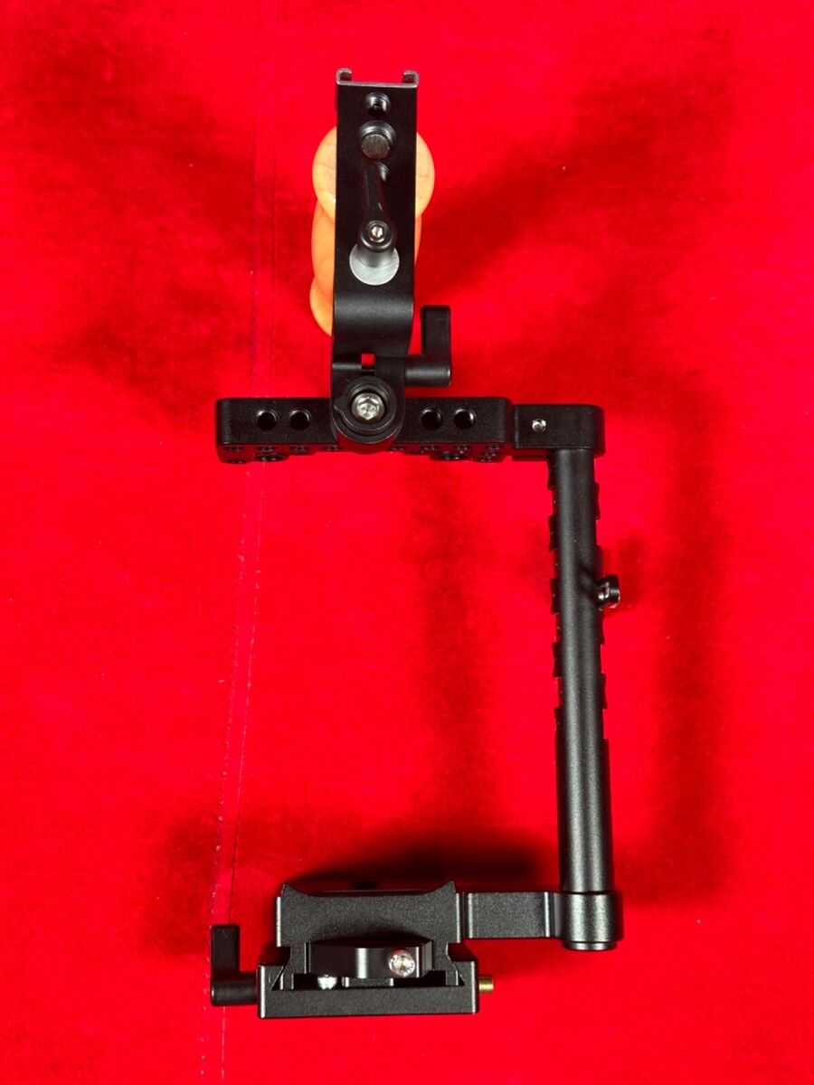 Wooden Camera Unified DSLR Black Cage (Medium) w/Wood Handle Wooden Camera Unified DSLR Black Cage (Medium) w/Wood Handle