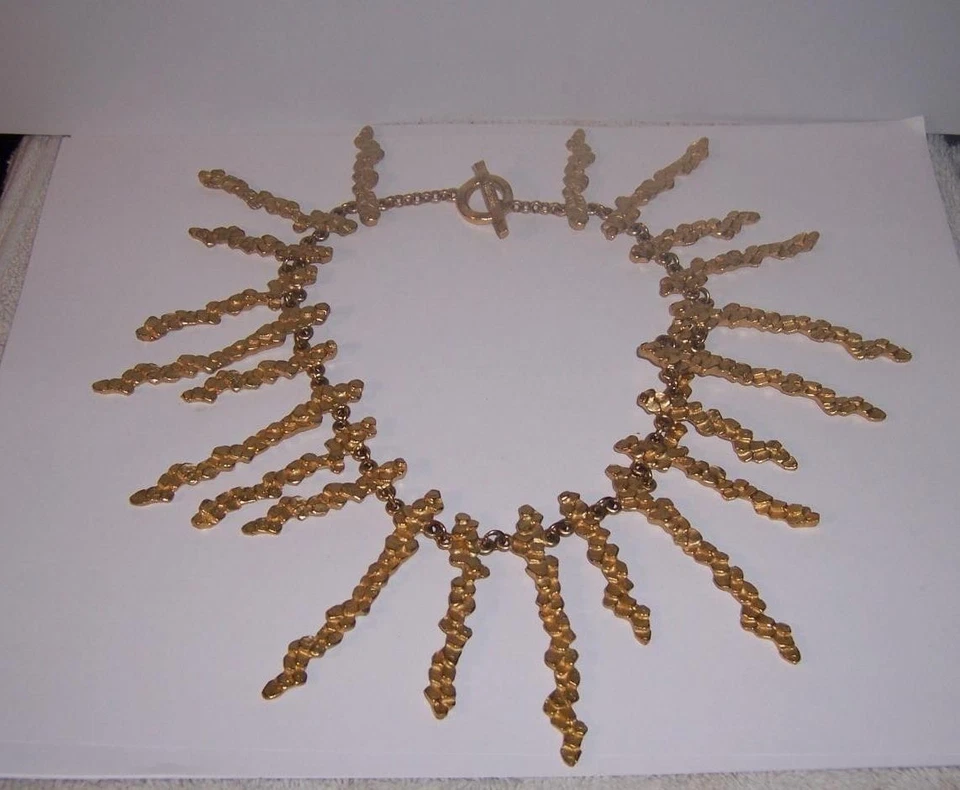 COLLAR MODERNISTA PEPITA TONO DORADO GOTA FLECOS BICHE de BERE CLEOPATRA 6/53 LTD Foto 2 de 4