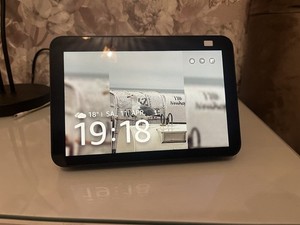 Amazon Echo Show 8 (2. Generation) Smart Display Lautsprecher - Anthrazit