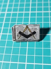 Vtg Freemason Masonic Book Square Compass White Plastic Tone Lapel Pin