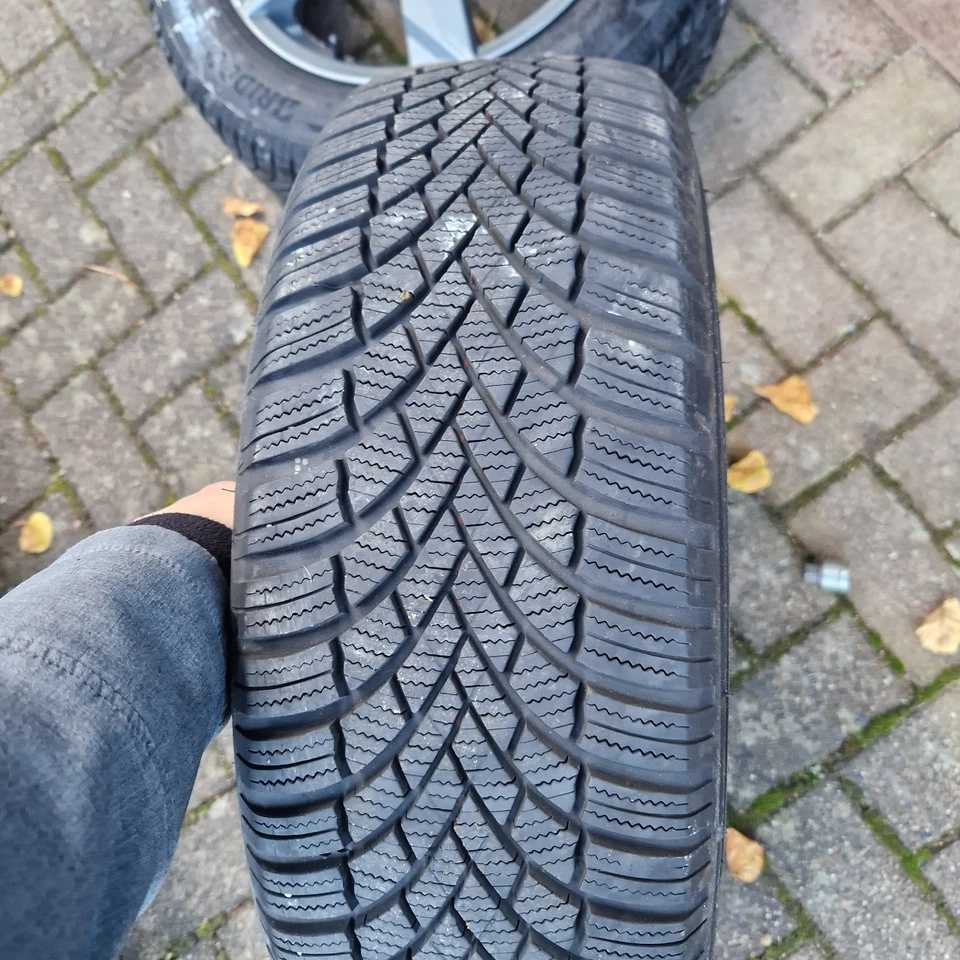 Winterreifen Bridgestone mit 15" Alufelgen 185/60 T88 R15 - Bild 3 von 4