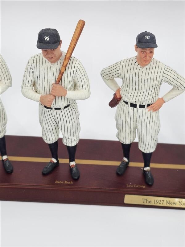 1927 NEW YORK Yankees Team Figurine Statue Set CMG 28” Long Babe