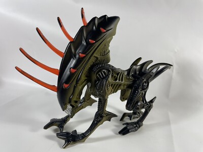 Aliens 1992 Kenner Wild Boar 5'' with Hidden Power Attack Spikes Vintage 90s