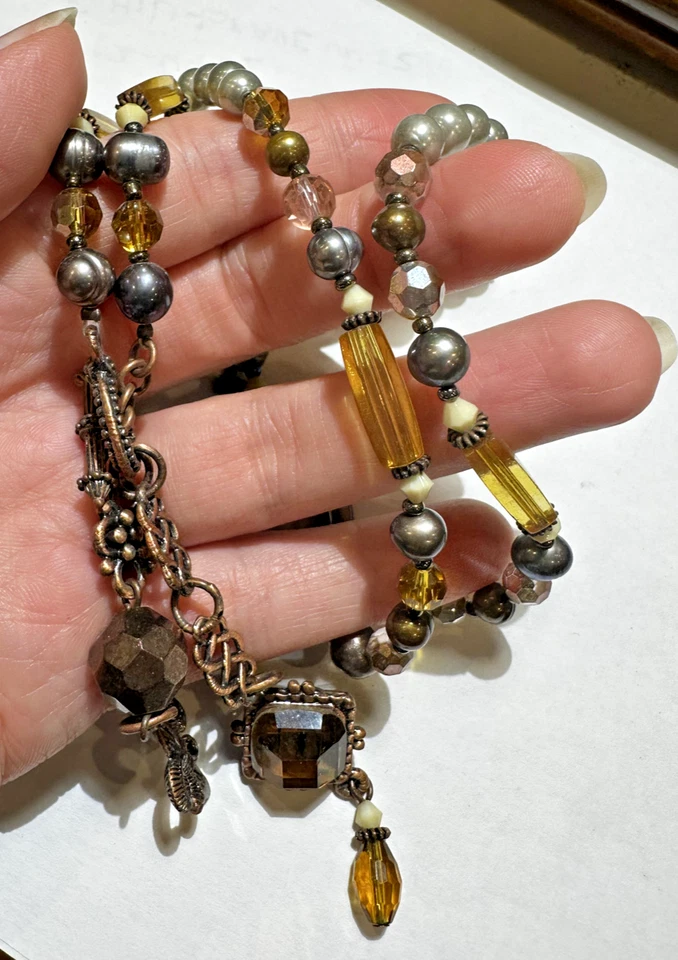 Cookie Lee 黑色珍珠刻面水晶玻璃水钻黄铜镶嵌项链 — 第 3/4 张图片