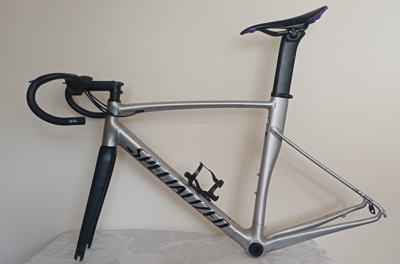 Specialized Allez Sprint (56) frameset with carbon seatpost, bars and saddle