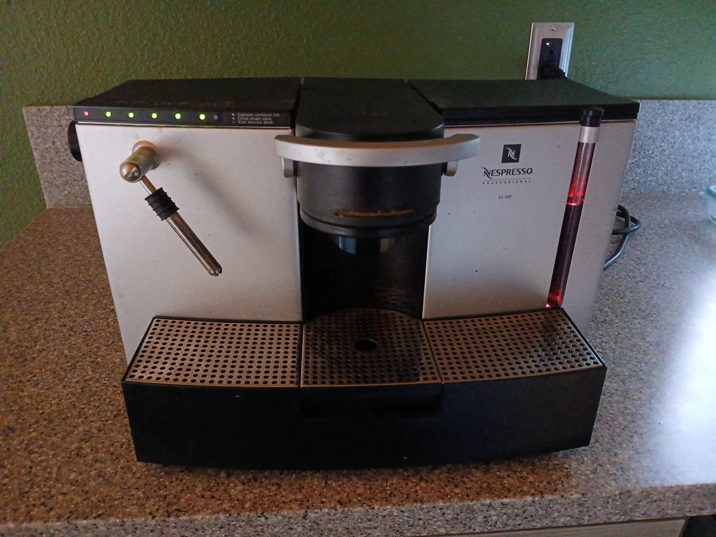 Nespresso Pro Professional Restaurant ES-100 Coffee Espresso Red Light For Parts
