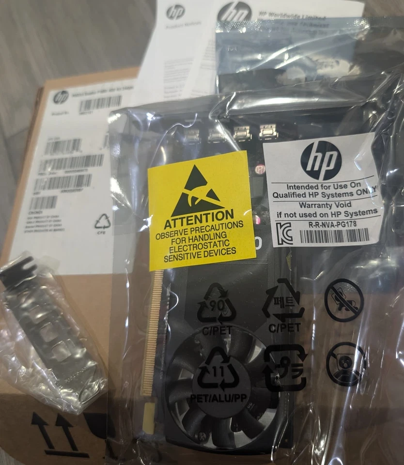 HP nVIDIA Quadro P1000 4GB GDDR5 PCIe 3.0 x16 4 mini-DP 919987-002 L85879-001 - Image 3 of 4