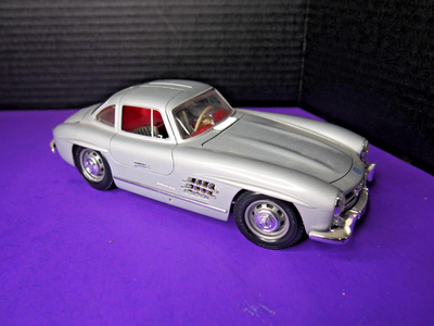 Burago 1:18 - Mercedes 300 SL 1954 Argent - Miniature Diecast - Collection