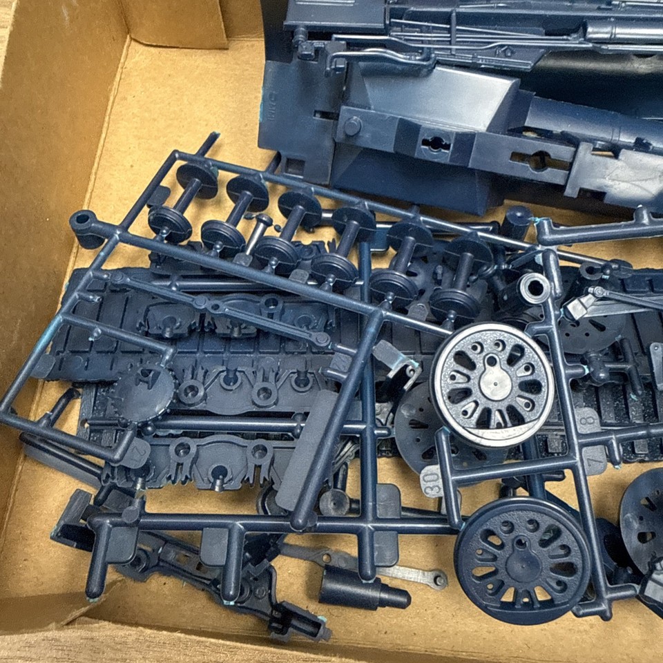 Monogram Snap Tite HO Scale Model Train - USED/Partially Assembled. LOT ...
