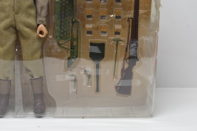 1/6 WWII Anti-Tank Gun M3 37mm Dragon Model Kit Gunner Tom Hackett