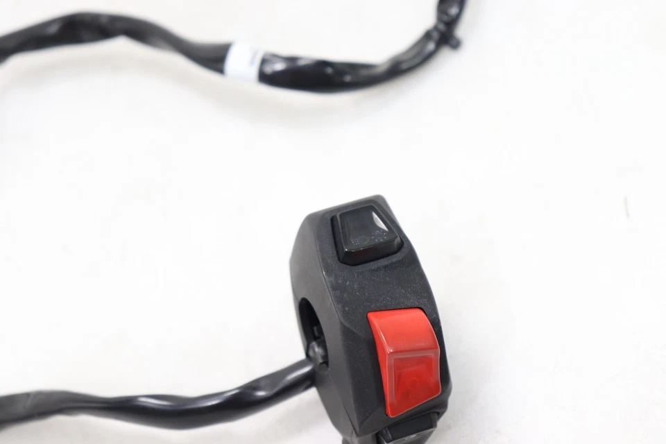 INTERRUPTORES INTERRUPTOR DE ARRANQUE APAGADO CON CLIP DERECHO 21-24 APRILIA RSV4 OEM Foto 2 de 4