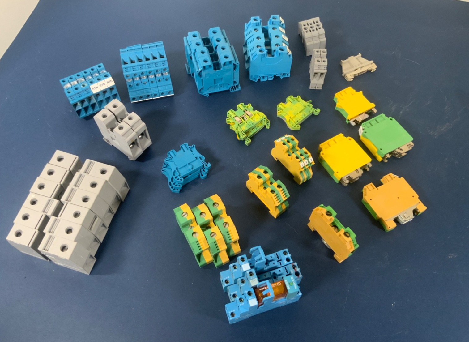Lot of 50+ terminal blocks Weidmuller / Phoenix Contact Ground Terminal Block