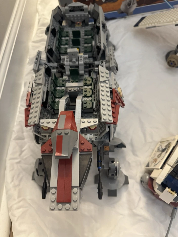 LEGO Star Wars: Republic Dropship with AT-OT Walker (10195) - Image 3 of 4