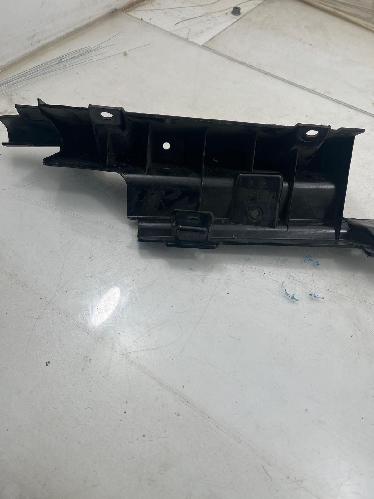 RH Rocker Moulding BRACKET 4T0853998B OEM LAMBORGHINI HURACAN 19