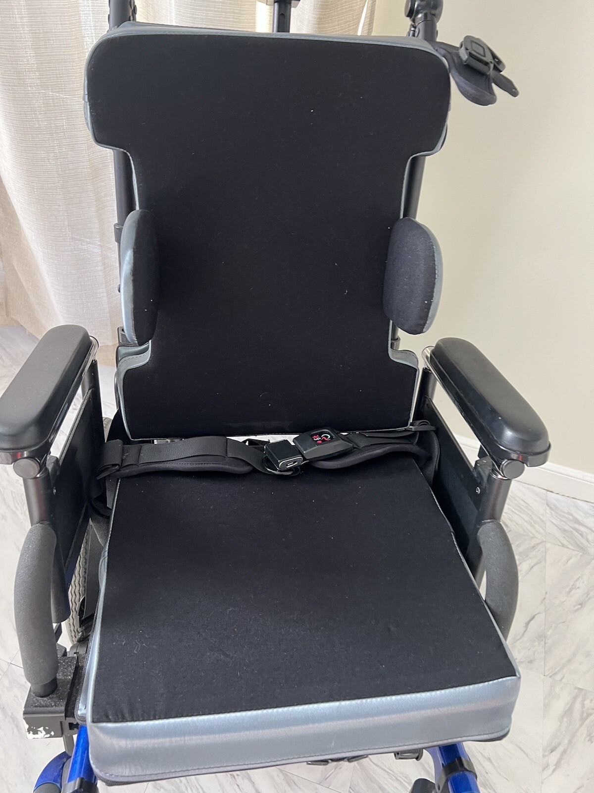 QUICKIE ZIPPIE IRIS CHILD Tilt inSpace Pediatric Wheelchair Metallic