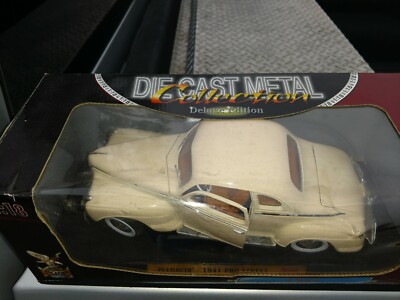 ROAD SIGNATURE 1:18 scale Diecast 1941 PLYMOUTH model car tan used