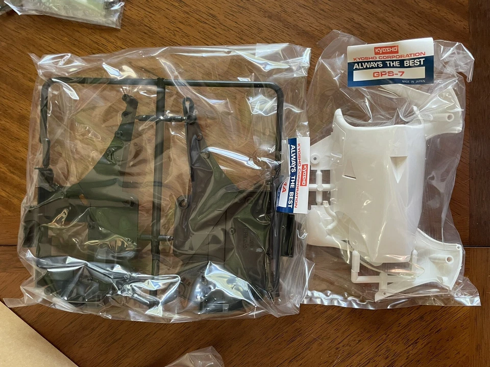 Rare Kyosho HANG-ON Racer SUZUKI RGV-Γ RVG-F  1/8 RC BIKE Pepsi Japan IN STOCK - Image 4 of 4